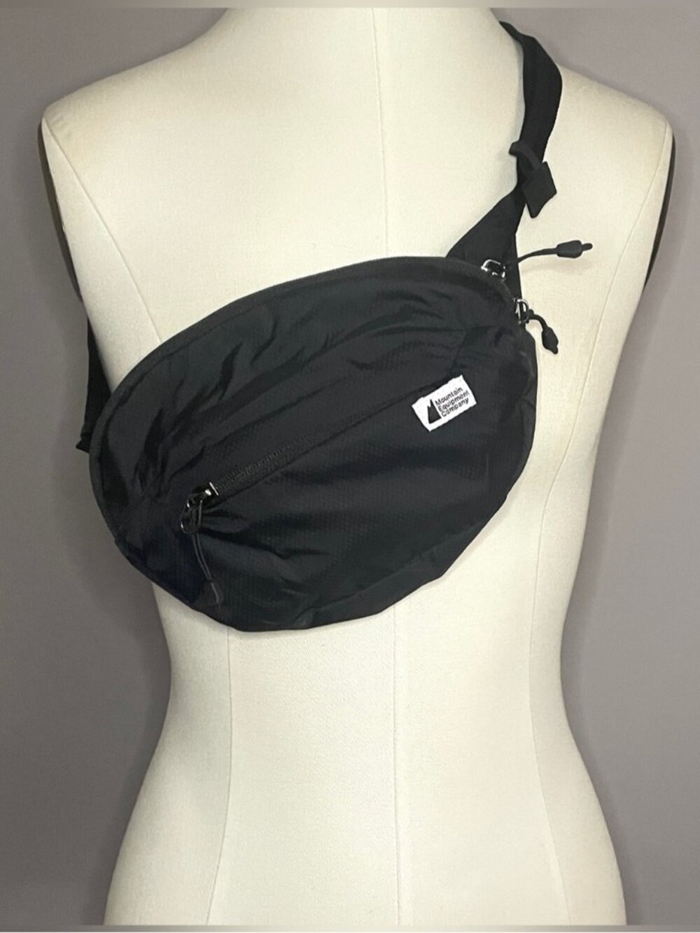 MEC Black Travel Light Hip Pod Waist Pack Belt Bag - Unisex, BNWTs 🇨🇦